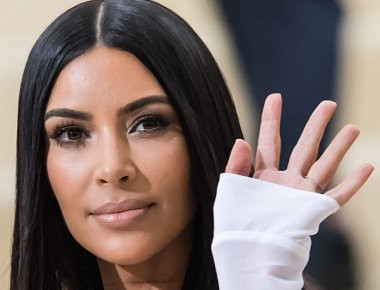 Για πρώτη φορά στη δημοσιότητα φωτογραφία της παρένθετης μητέρας που περιμένει το παιδί της Kim Kardashian (φωτό)